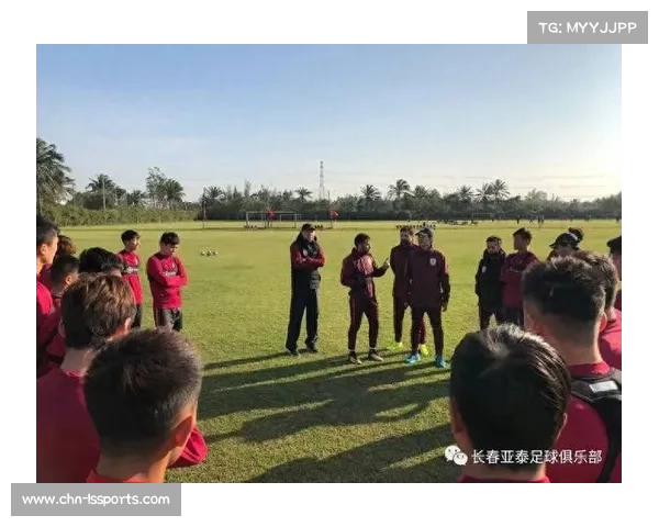 长春亚泰新帅阎峰正式上任，教练团队全面亮相